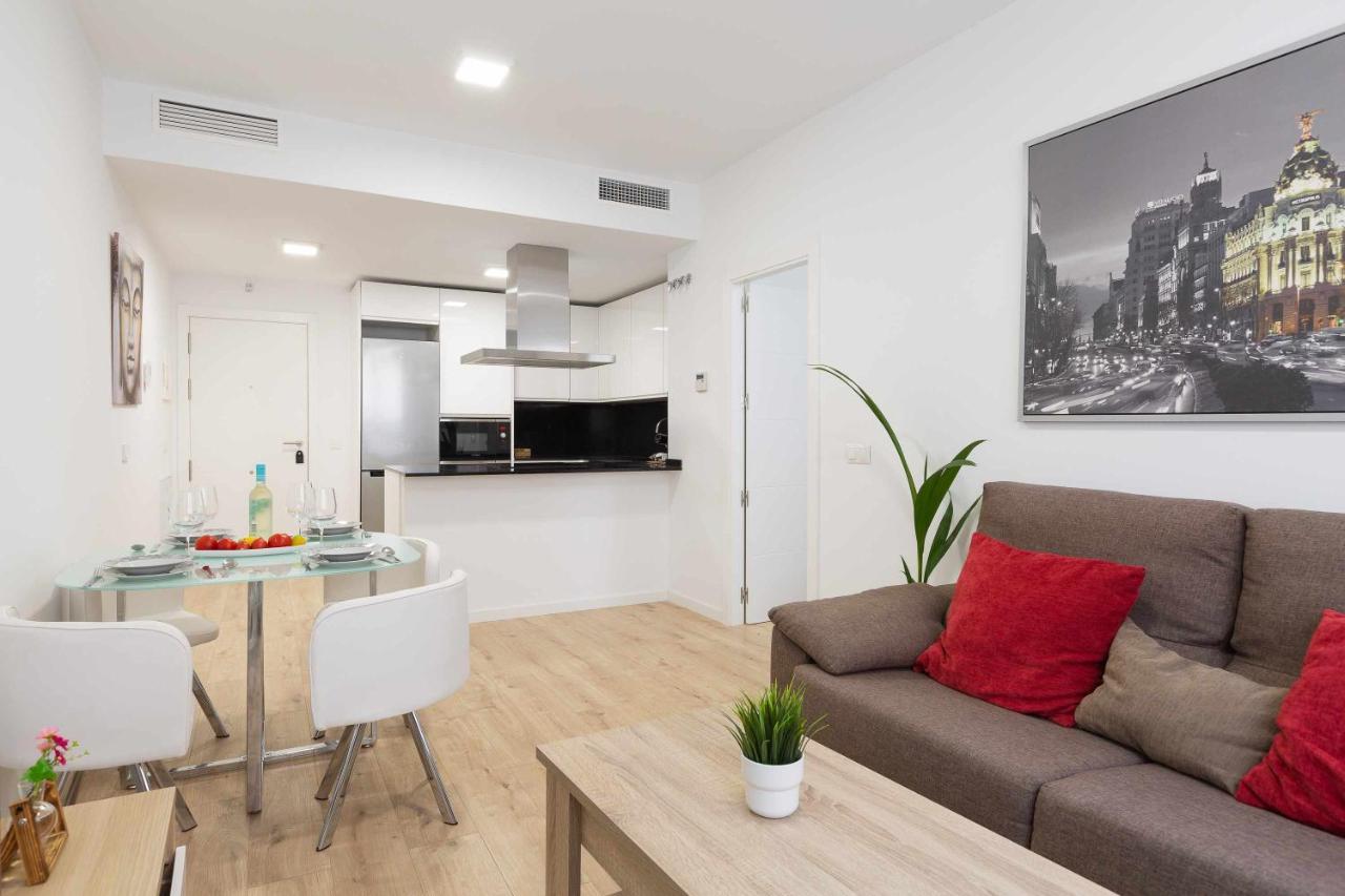 Cosmopolitan Apt & Malaga Beach المظهر الخارجي الصورة