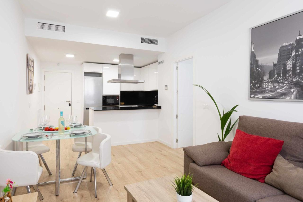 Cosmopolitan Apt & Malaga Beach المظهر الخارجي الصورة